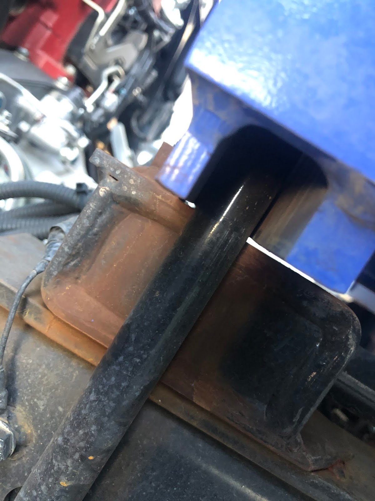 クレーン修理 クレーン取り付けボルト増し締め