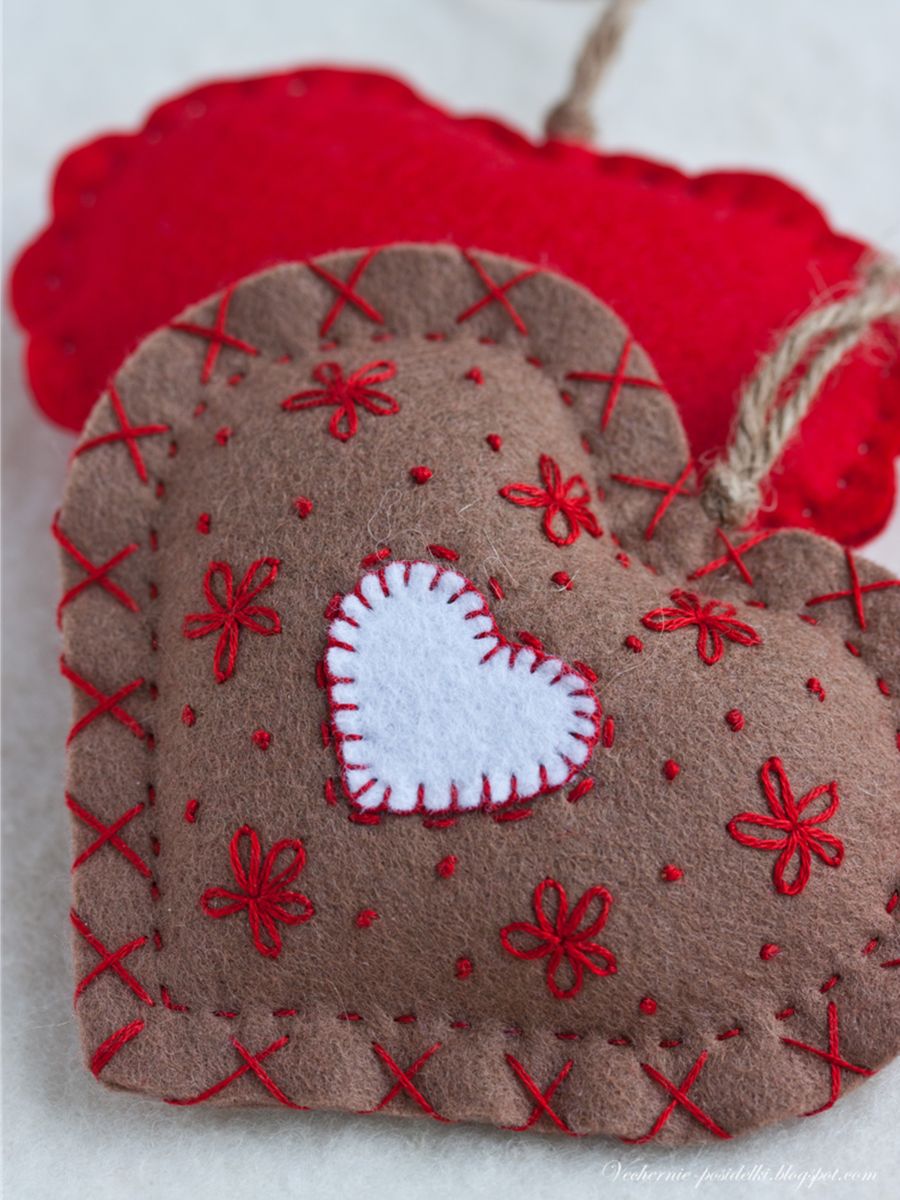 валентинка-сердечко. Felt hearts. поделки из фетра сердечки. Felt hearts. игрушки из фетра.