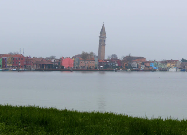 Campanille de la iglesia de San Martino. Torre campanario de San Martin en Burano