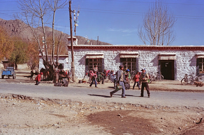 Tibet, Quxu, © L. Gigout, 1990