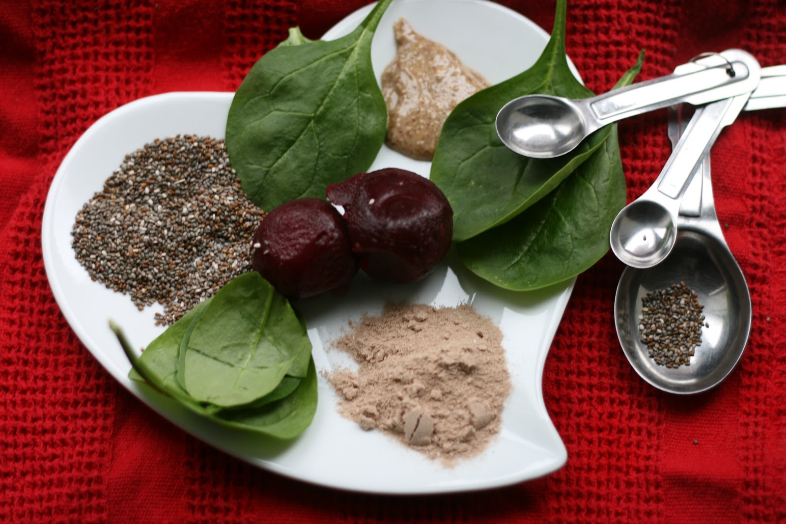 Hom Nom Spinach and Beet Smoothies