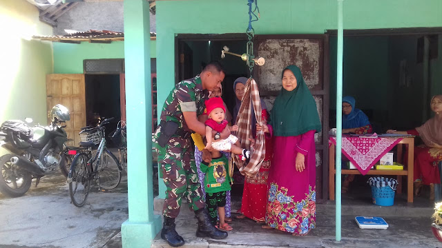 Peduli Kesehatan Ibu Dan Anak Babinsa Koramil 23/Ceper Dampingi Petugas Di Posyandu