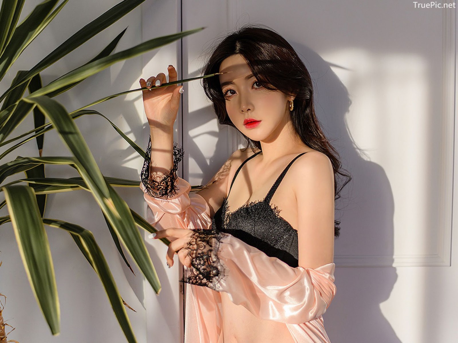 Korean model and fashion - Yoo Gyeong - Feminist Glossy Robe and Black Lingerie set - Picture 10