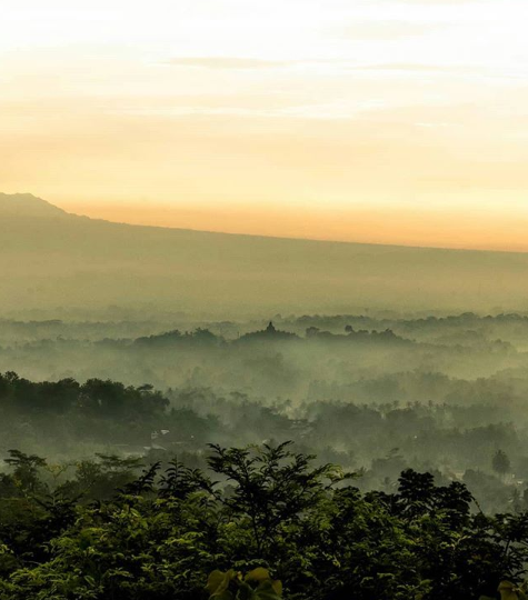 Bukit Punthuk Setumbu, Tempat Terbaik Melihat Senja, Serta Wisata Romantis di Magelang