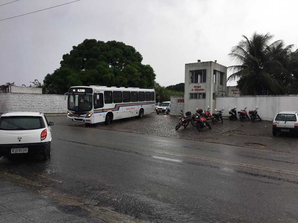 Protestos afetam transporte público e interdita rodovias no RN 3 Foto%2BAlessandro%2BSousa%2BInter%2BTV%2BCabugi