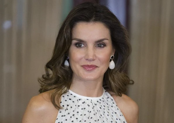 Queen Letizia wore CAROLINA HERRERA Silk dress. Queen Letizia at a lunch, hosted by President Danilo Medina and Lady Cándida Montilla