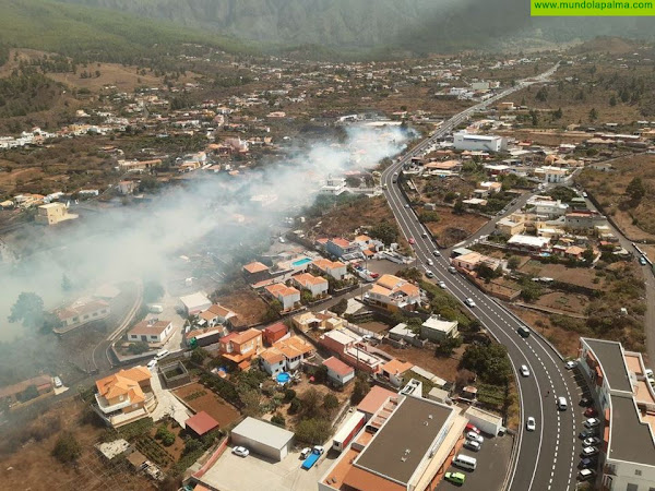 Medios terrestres y aéreos trabajan para controlar el incendio forestal declarado en El Paso