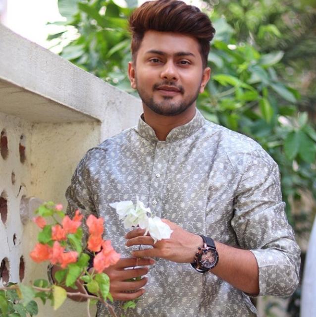 Awez Darbar Wiki, Biography,Age,Girlfriend,Career and more meaningsinhindi