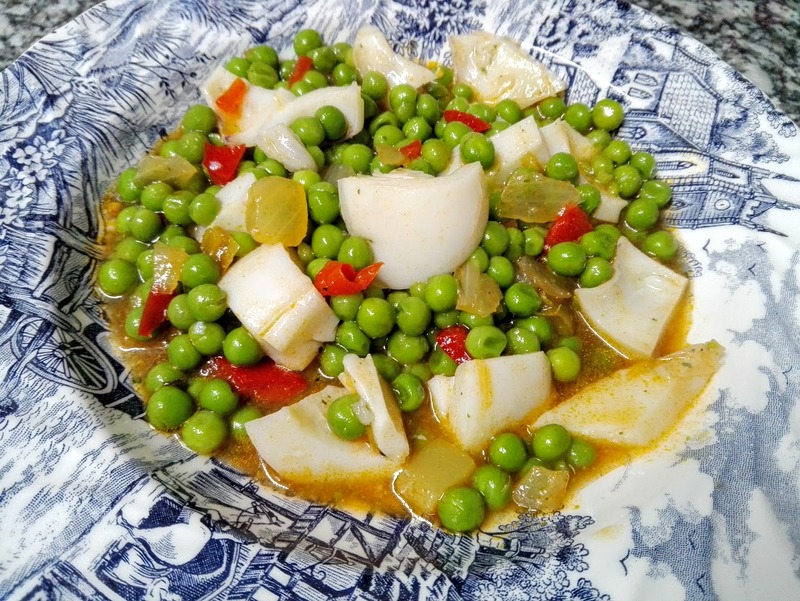 Guisantes con sepia y sofrito