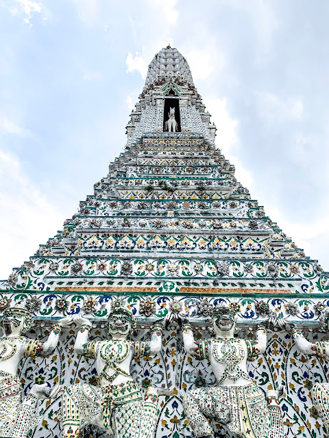 Wat Arun czyli buddyjska Świątynia Świtu w Bangkoku - ceny biletów, jak dojechać, jak się ubrać.