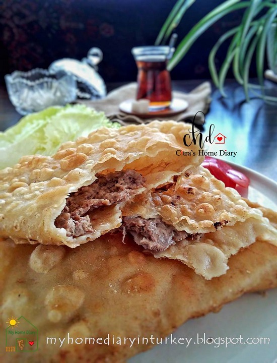 (Çiğ) Çibörek / Turkish food recipe; mincemeat stuffed fried meat turnover | Çitra's Home Diary. #çibörektarifi #turkishfoodrecipe #turkishfoodphotography #turkishcuisine #turnoverecipe #resepmasakanturki #friedpastry