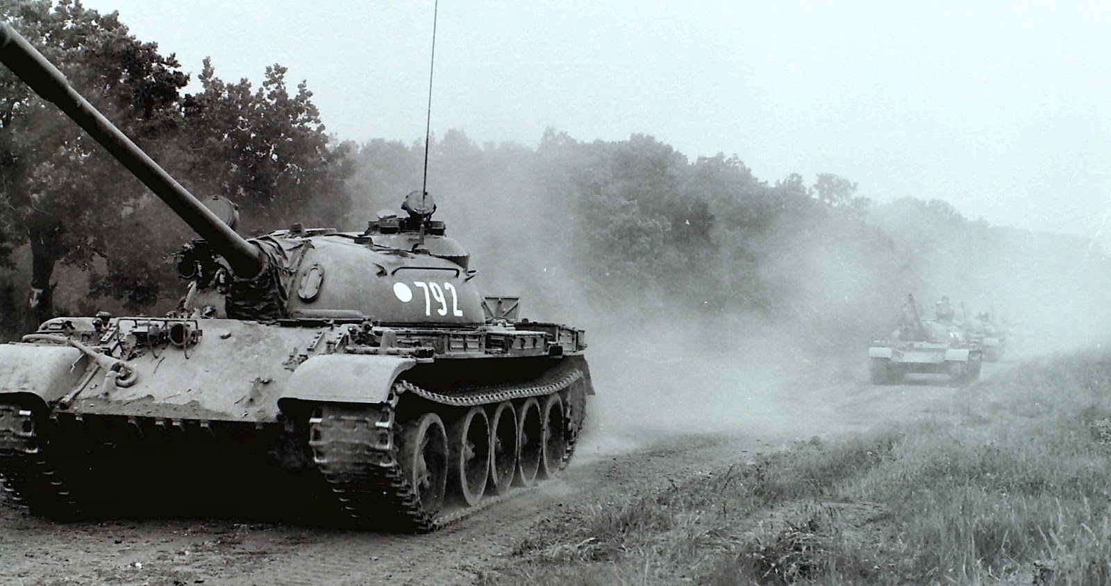 Танковая народная. Т-64 в советской армии. Т 64 бв на донбассе. Танковая колонна «горьковский динамовец». Танк т-55.