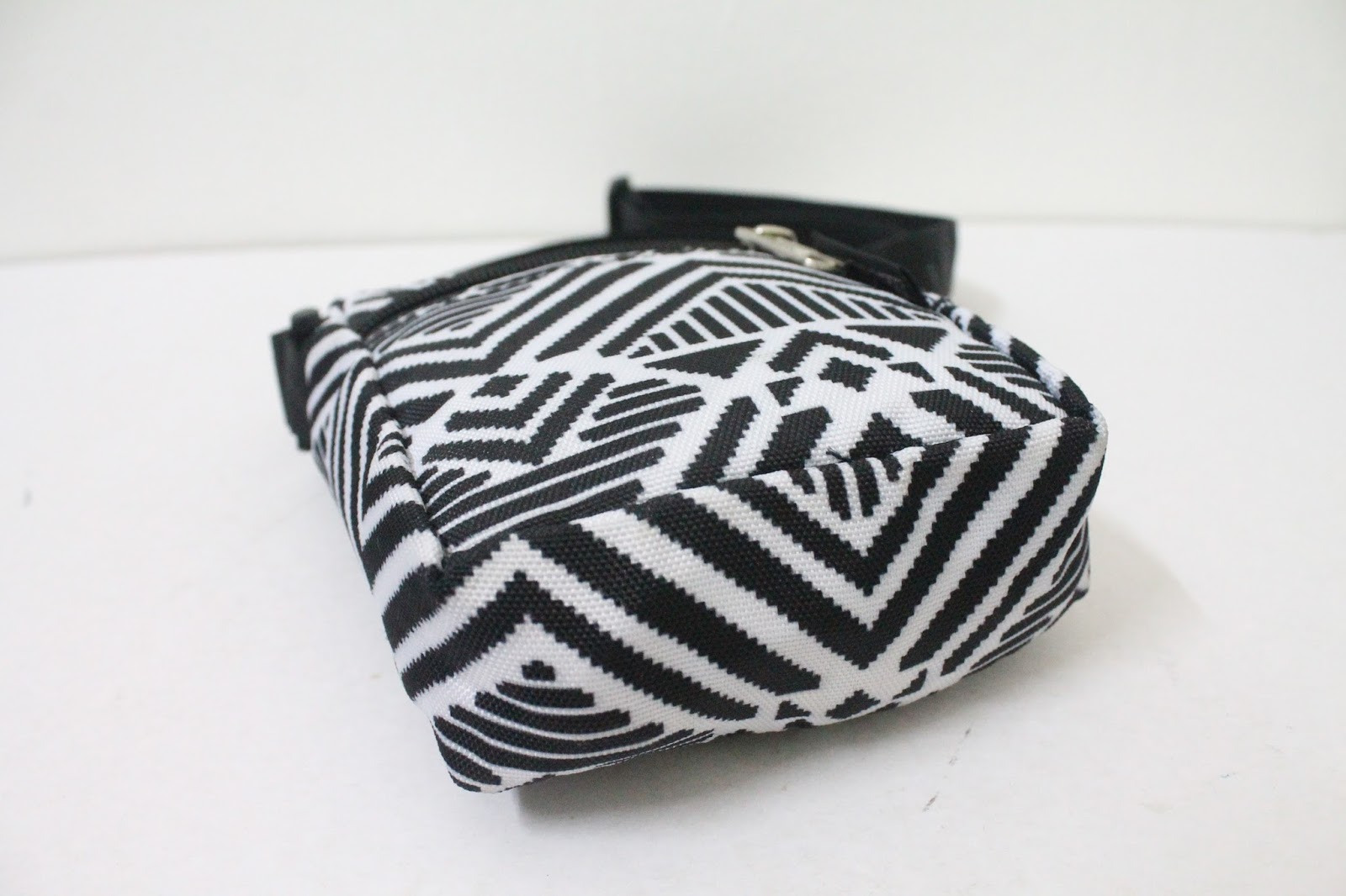 BUNDLEBARANGBAEK Original JANSPORT Small Slingbag ( SOLD OUT )