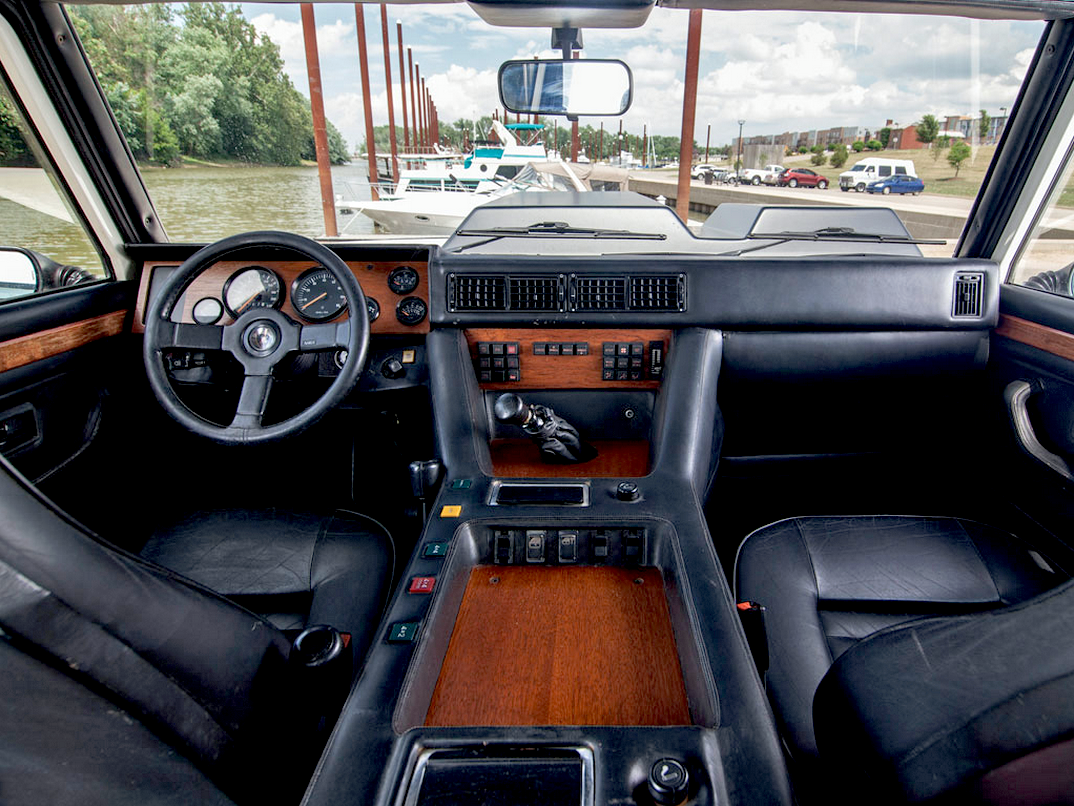 Lamborghini джип lm002 салон