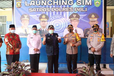 Herman Deru  Launching Pembuatan SIM Perdana di Mapolres PALI