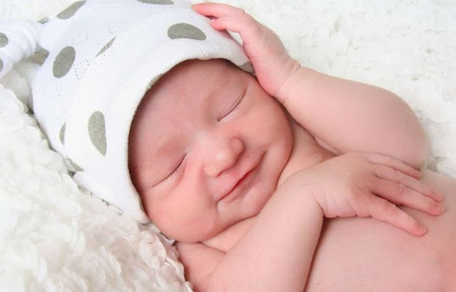 Bukan di Pertama Hari Lahir ke Dunia, ini Waktu yang Pas Beri Nama Bayi Menurut Hadist Bukan di Pertama Hari Lahir ke Dunia, ini Waktu yang Pas Beri Nama Bayi Menurut Hadist
