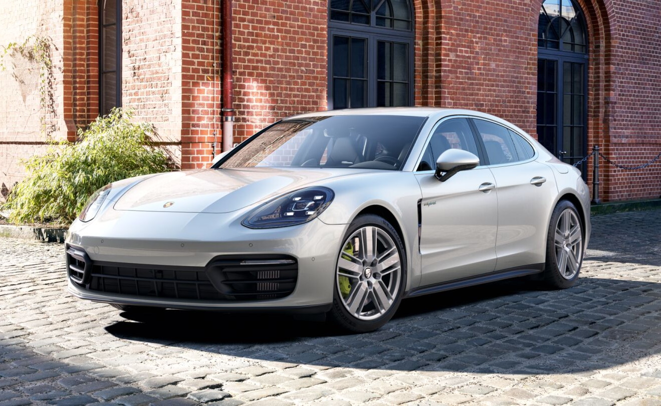 Modèle Réduit Porsche Panamera S Argent Kinsmart 1:40 - Portes Ouvrantes - Fonction Pull Back & Go