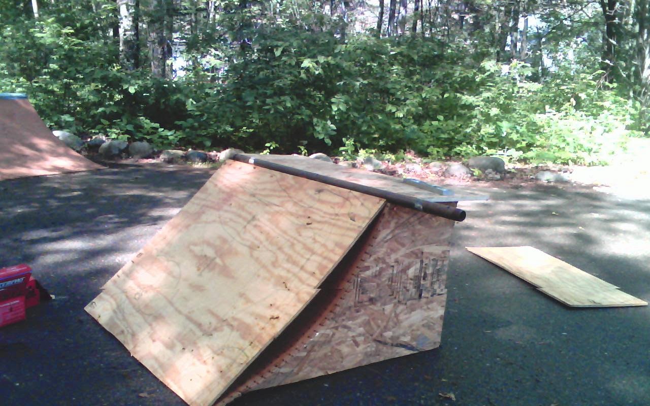 BRADLEY's BLOG DIY quarterpipe pics.