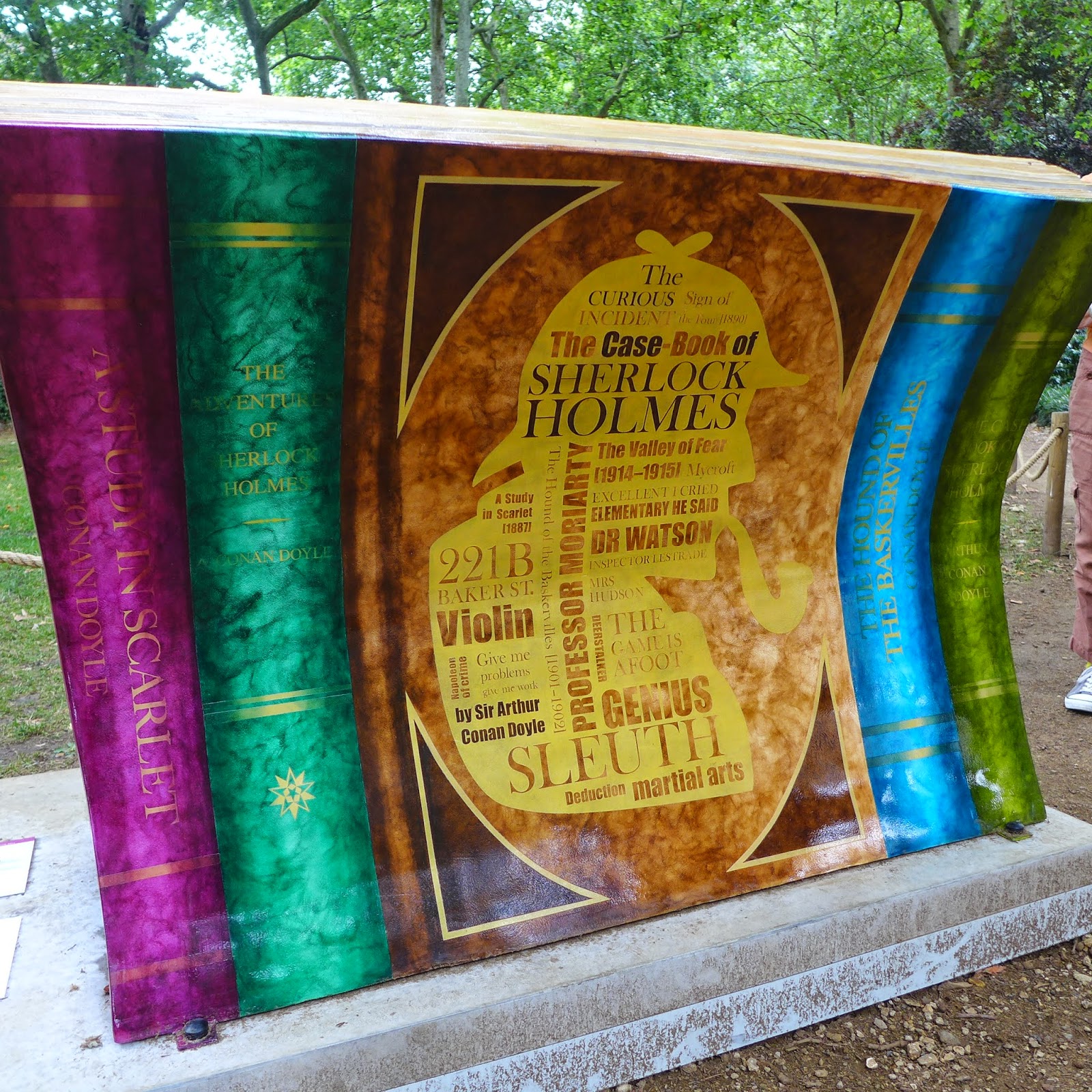 The Jen and Bill Experience: Book Bench Trail #1 - Bloomsbury
