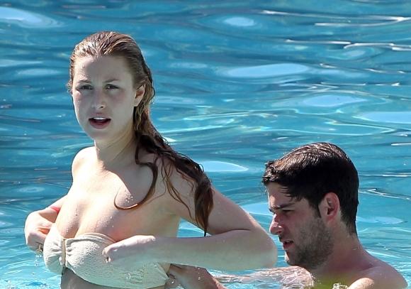 Whitney Port bikini top comes loose in the pool