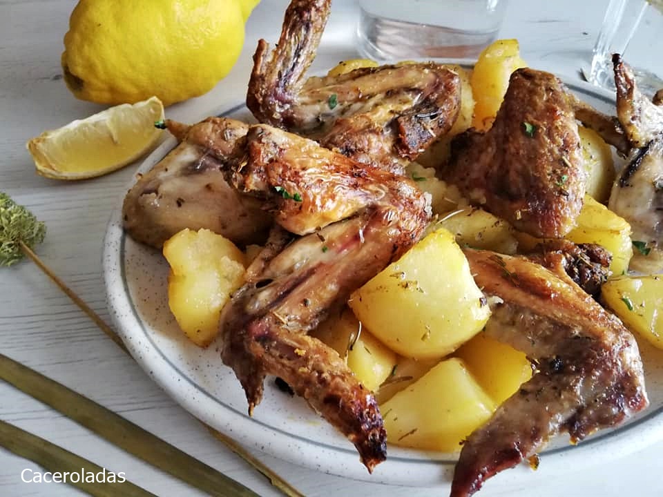 Alitas de pollo marinadas al horno con patatas | Caceroladas