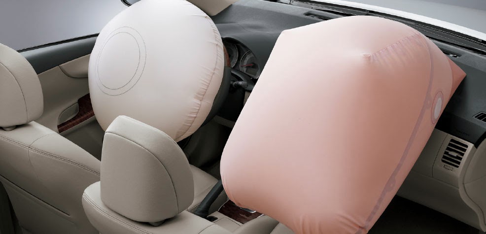 Toyota Corolla Altis được trang bị 2 túi khí cho người lái cũng như hành khách trên xe Toyota Corolla Altis được trang bị 2 túi khí cho người lái cũng như hành khách trên xe
