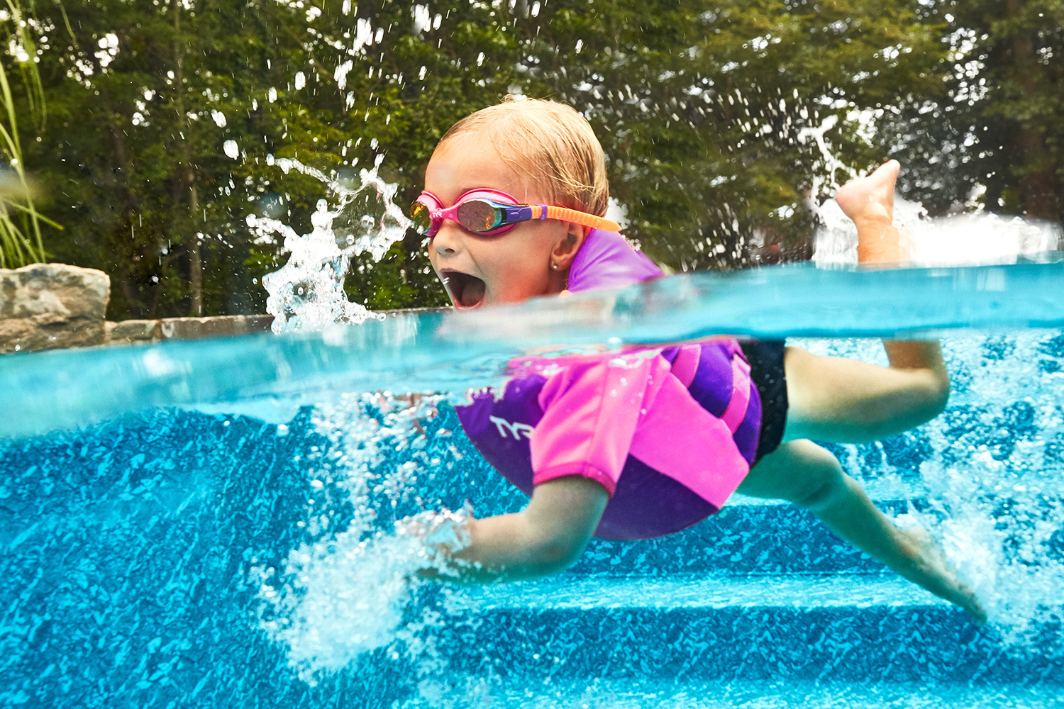 Swimming activities. Ребенок в очках для плавания. Плавание (спорт). Go swimming. Фото go swimming.