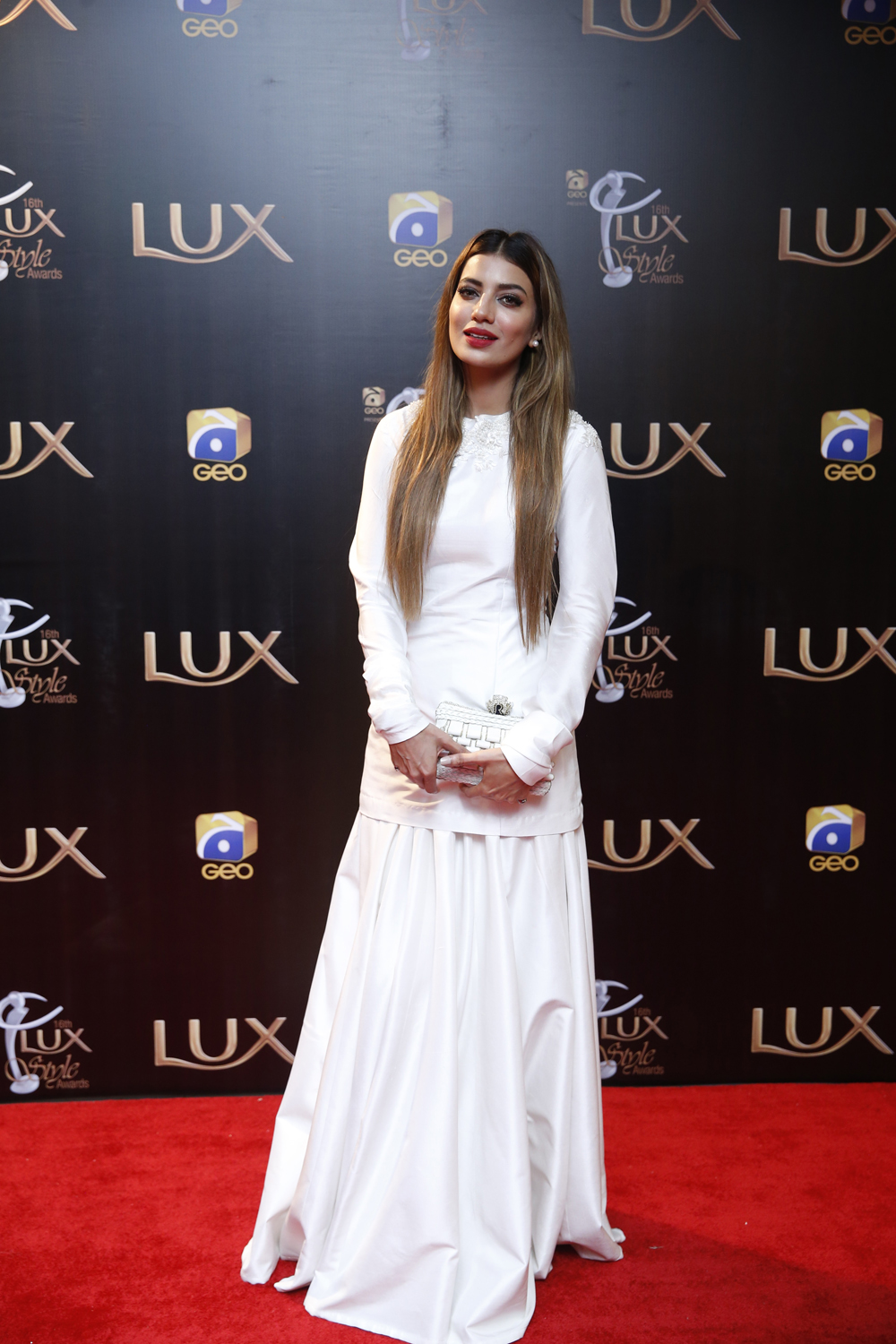 Super Hot Pakistani Divas At The 16th LUX Style Awards 2017