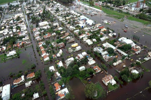 Inundaciones afectan ciudad de Lujan en Argentina