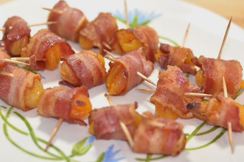 Things wot I Made Then Ate Baconwrapped apricots with almond