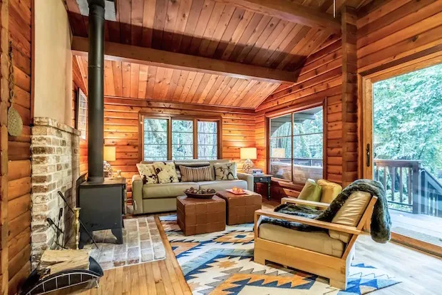 creekside-cabin-living-room
