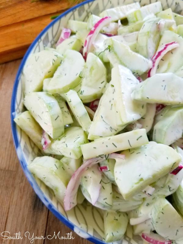 Creamy Cucumber Salad | A German recipe for cool and creamy cucumber salad made with sour cream, a little vinegar and a pinch of sugar. #creamy #cucumber #salad #german