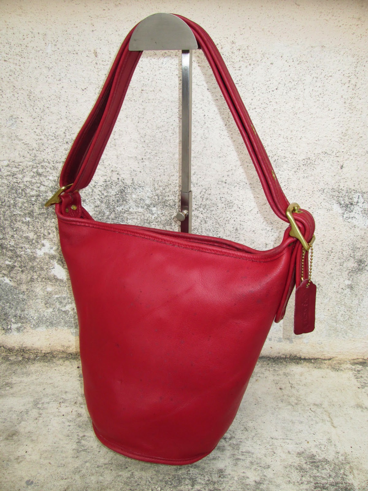 d0rayakEEbaG: Authentic Coach Red Leather Shoulder/Sling Bag(SOLD)