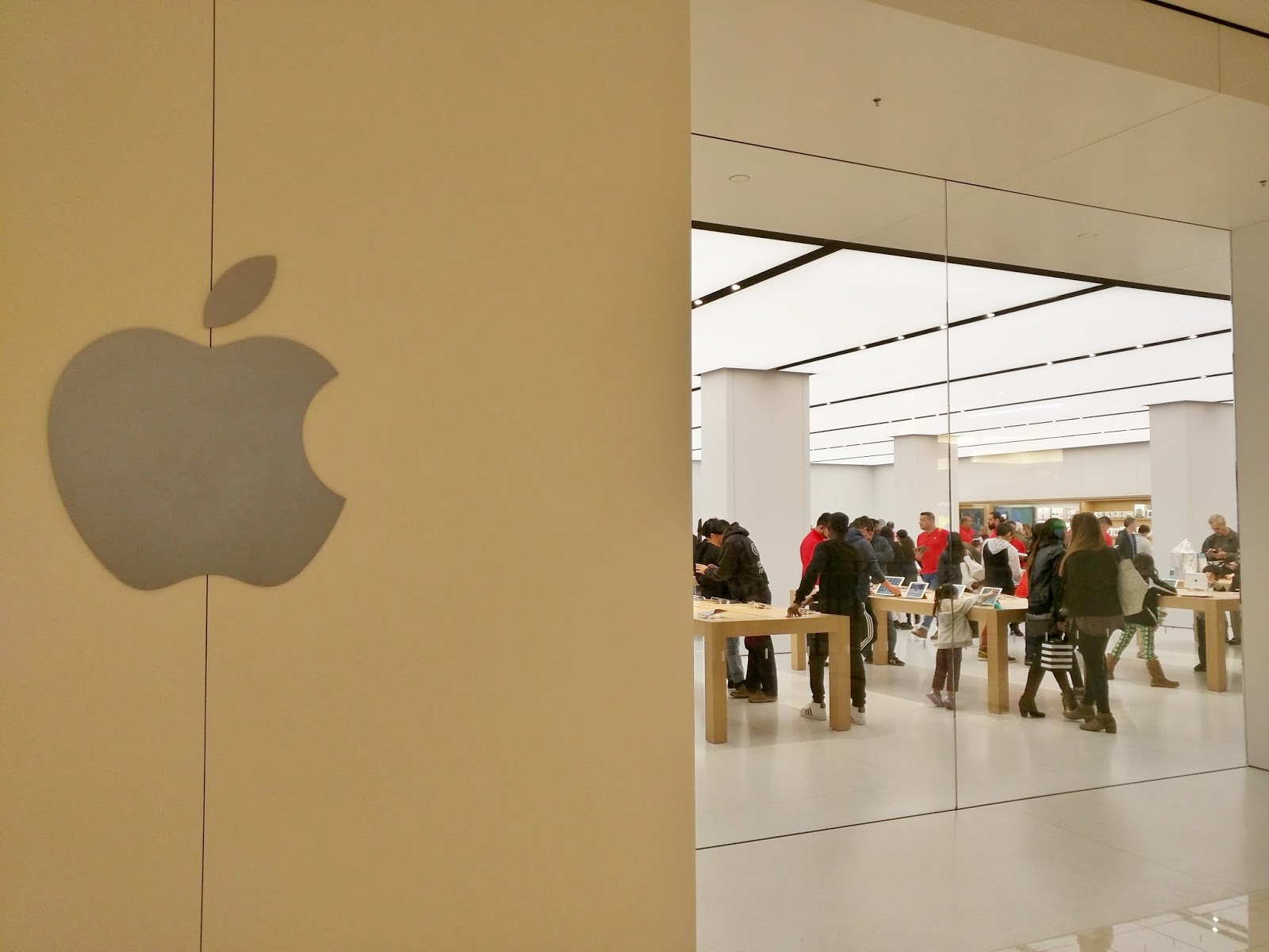 Robert Dyer Bethesda Row Montgomery Mall Apple Store to get a