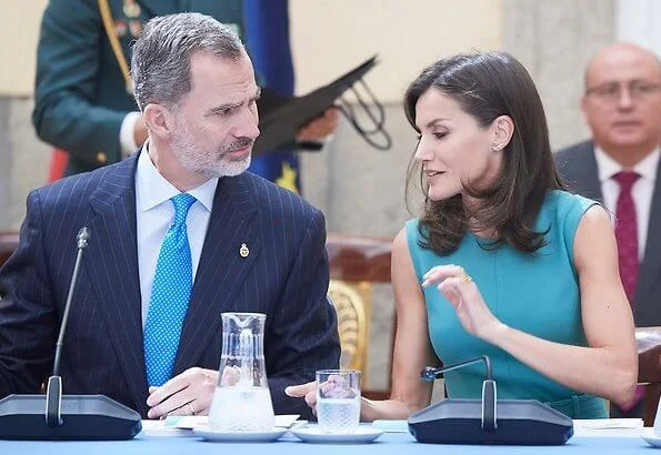 Queen Letizia wore a belted midi dress by Hugo Boss. Queen Letizia wore Hugo Boss Dadoria midi length shift dress