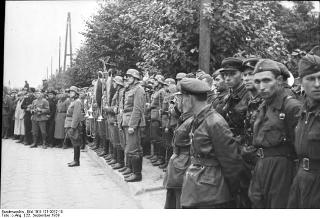 Soviet German military parade Brest-Litovsk 22 September 1939 worldwartwodaily.filminspector.com