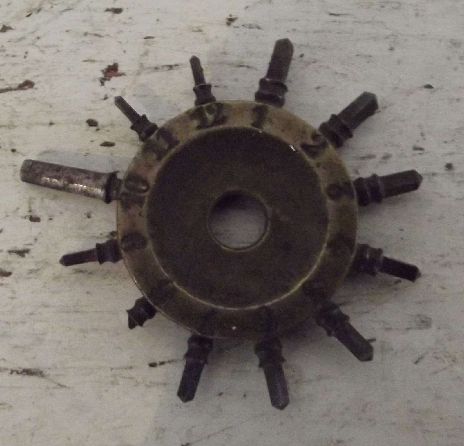 rare minuscule ancien outil multiple d'horloger clé étoile