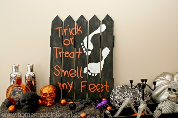 Halloween Footprint Sign