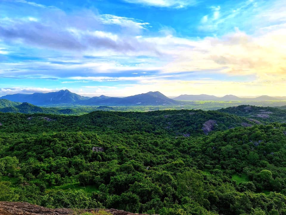 ភ្នំបាយ៉ង់កោ មានលក្ខណៈពិសេស ៤ យ៉ាងស្មានមិនដល់ ទាក់ទាញខ្លាំង គួរឱ្យចង់ទៅឃើញ – Popular Magazine
