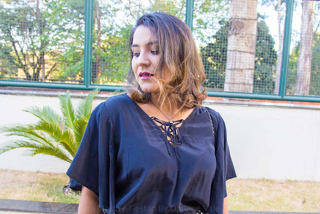 Look All black com calça pantacourt