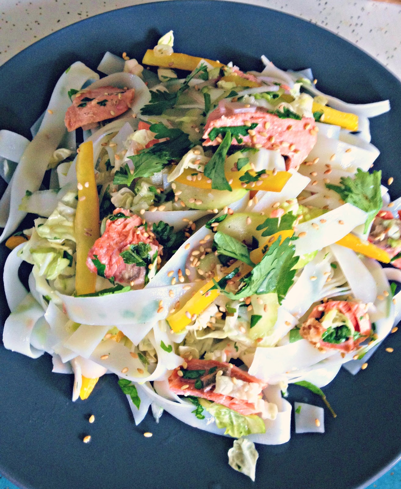 living awesomely salmon, vegetable & rice noodle salad