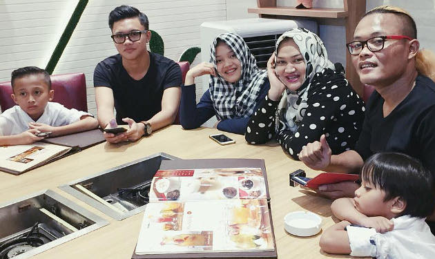 Sule dan keluarga