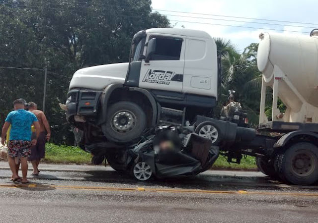 Três adultos e dois bebês morrem após carro ser imprensado por carreta no Pará – VEJA O VÍDEO