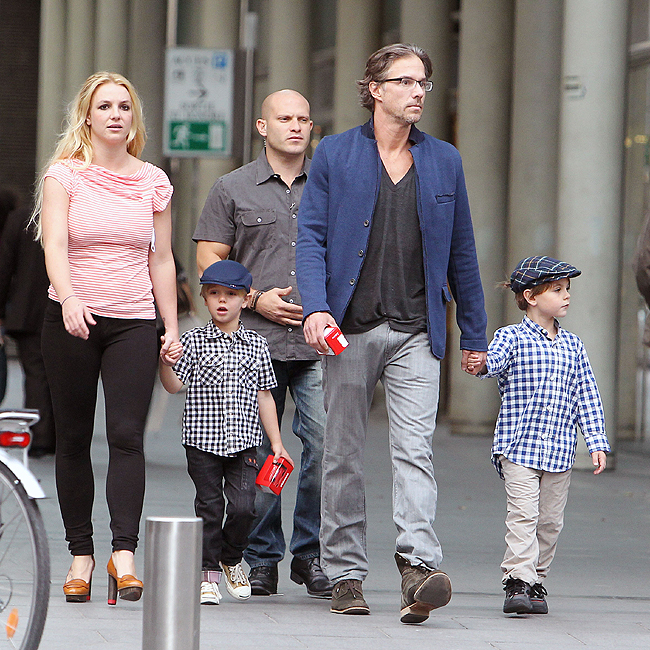 Britney Spears with her children in Paris | Gallery GMN