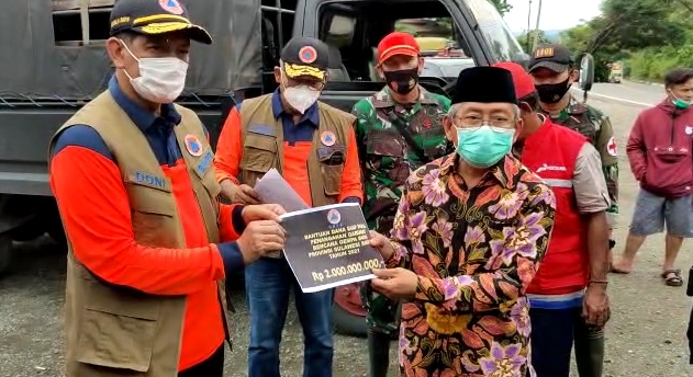 BNPB Serahkan Bantuan Rp4 Miliar Bagi Korban Gempabumi Sulbar