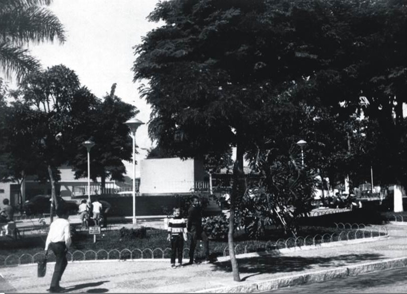 EMBU DAS ARTES, LARGO 21 DE ABRIL, 1981