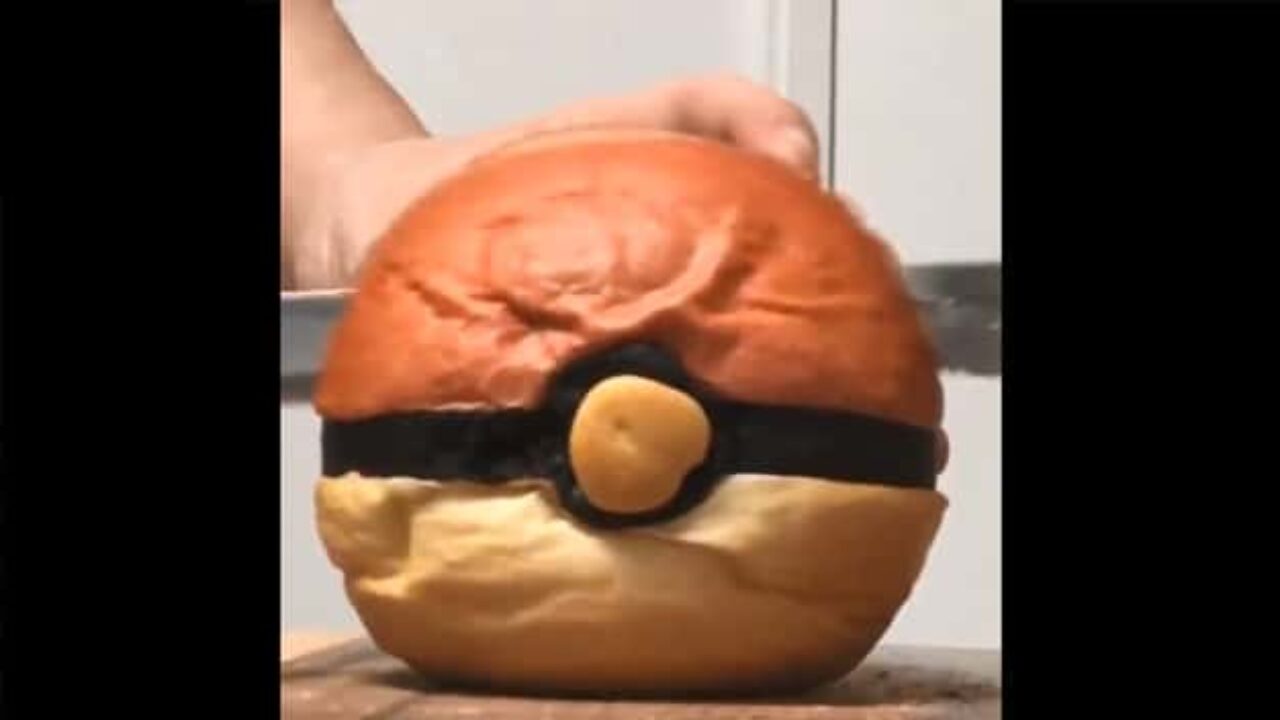 Hace Una Barra De Pan Pokebola Que Al Coltarla Sele Pikachu No Es Lo Mejor