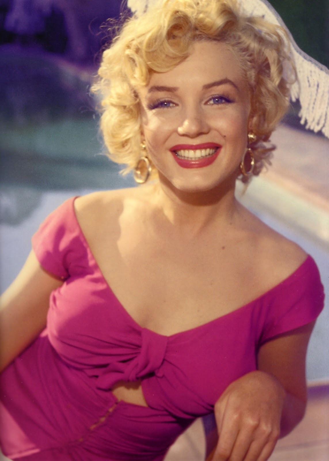 http://1.bp.blogspot.com/-rGACzlxj3Dc/UPolp7Rx_uI/AAAAAAAAAuk/GLCg9TlBphM/s1600/Marilyn+Monroe.jpg