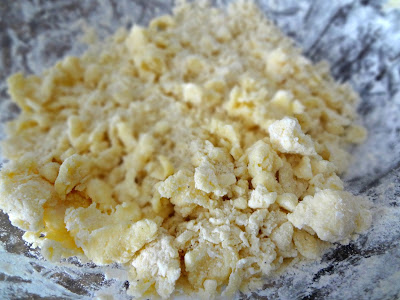 Homemade Cheddar Cheese Crackers (Cheez-Its) Homemade Cheddar Cheese Crackers (Cheez-Its)