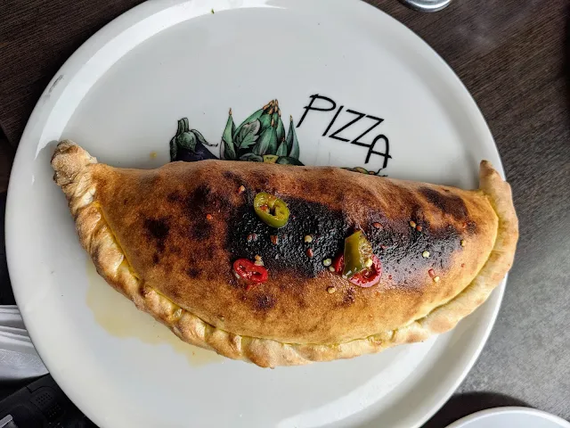 What to eat in Oslo: Spicy calzone at Qui